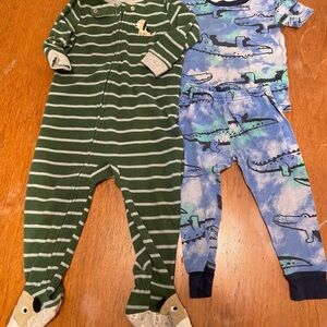 2 Pack Carter’s Boys Pajamas Size 18m